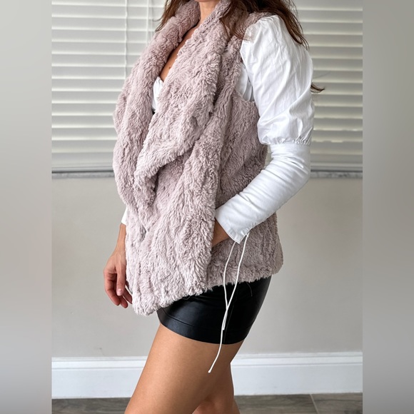 Fur Vest - Picture 3 of 3